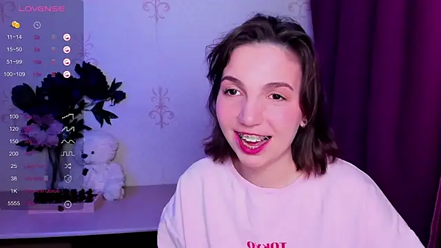 Chat XXX en directo de KindHazelHere_