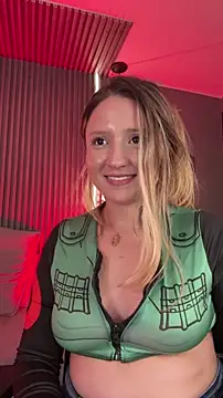 Chat +18 de MiaPetit_ ao vivo