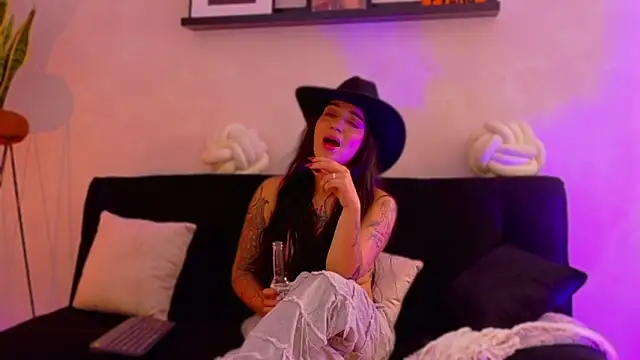 Czat XXX na żywo – EmmyEvans1