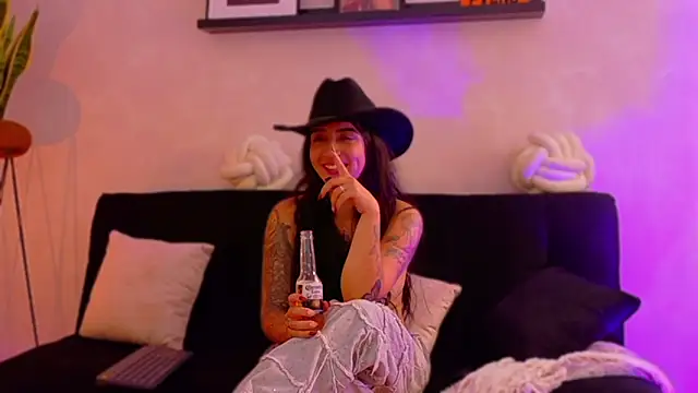 EmmyEvans1 Live XXX-Chat