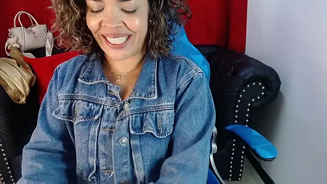 Abril_Beltran_: απευθείας συνομιλία ΧΧΧ