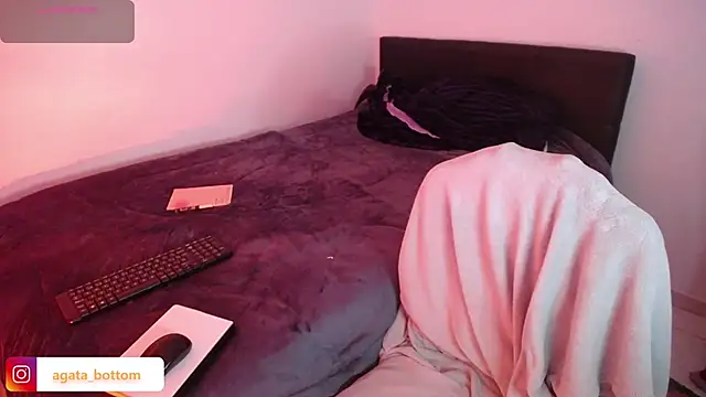 NewAgatha_Bolton: απευθείας συνομιλία ΧΧΧ