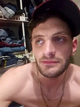 Mrkarizma: διαδικτυακό σόου στην κάμερα