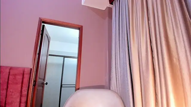 LaraGoldd Chat XXX live