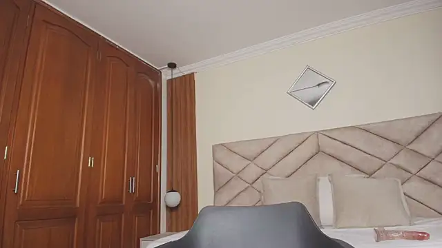 Laracooper_ লাইভ XXX চ্যাট