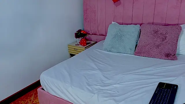 EMILYJOHNSON01 লাইভ XXX চ্যাট