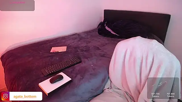 Chat +18 de NewAgatha_Bolton ao vivo