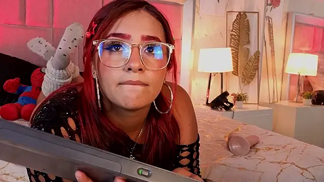 AlanaOdisonのライブXXXチャット