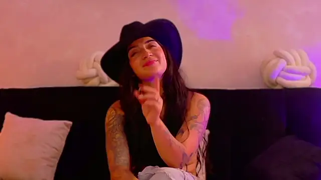 EmmyEvans1 live XXX chat