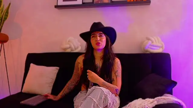 EmmyEvans1 live XXX chat