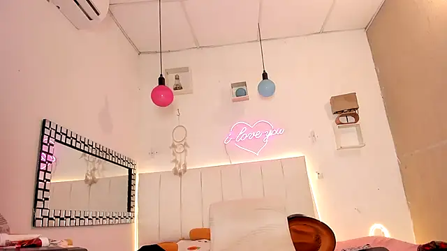 lilith_horny Adlı Modelin Web Kamerası Şovu