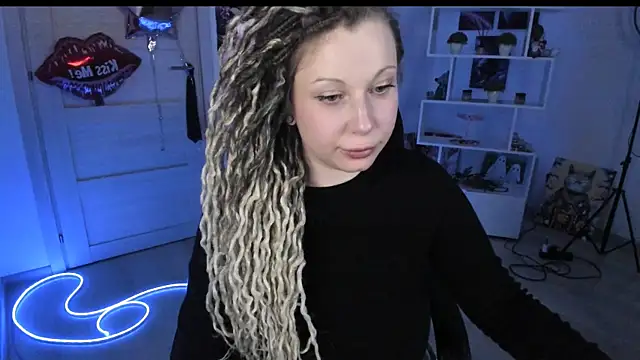 Chatroom XXX en direct de HoneySallyMoore