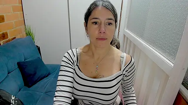 Penelope47 Adlı Modelin Canlı XXX Sohbeti