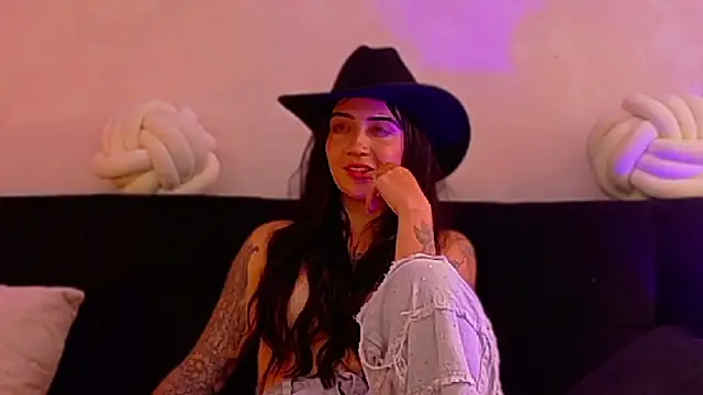 EmmyEvans1's Live XXX Chat