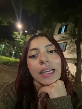 Živý XXX chat CamiTeaseX_