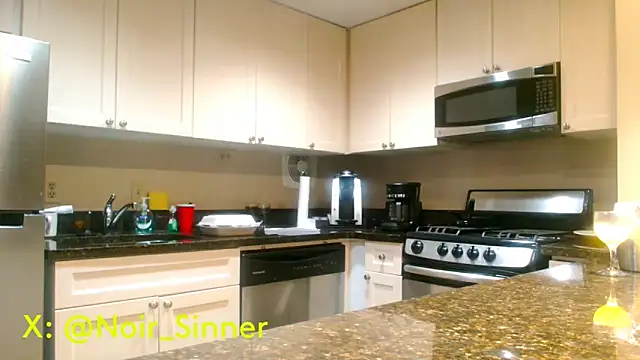 Pokazy przed kamerką – sinnernoir