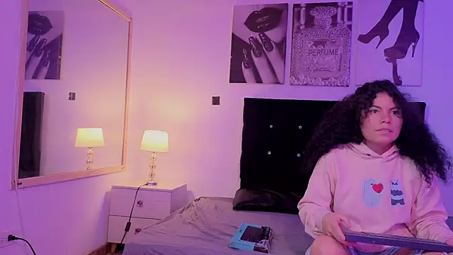 Zoe-yanin Chat XXX in diretta