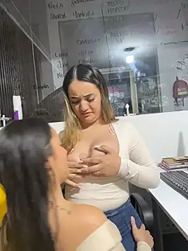 Antonella_Julieta Chat XXX live