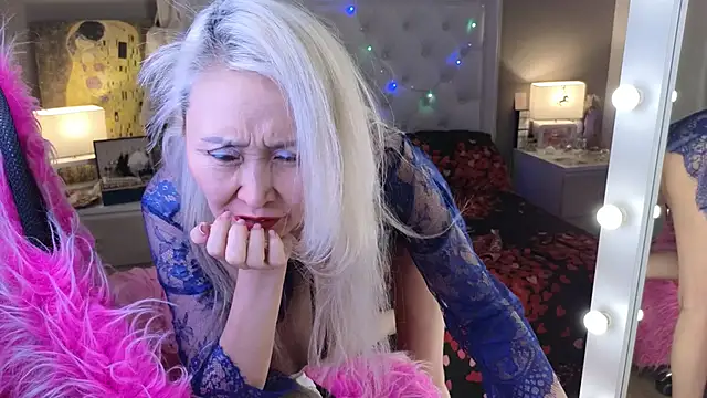 Chatroom XXX en direct de RoxalanaStar