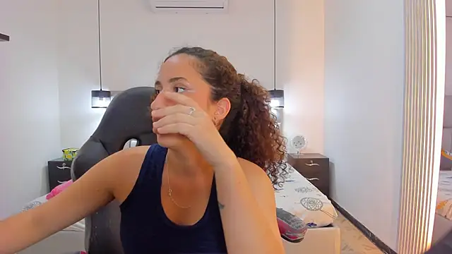 NoaMalak7のライブXXXチャット