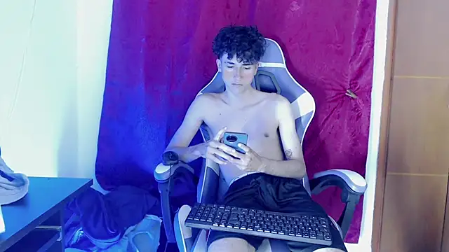 Johnny_cagee_'s Live XXX Chat