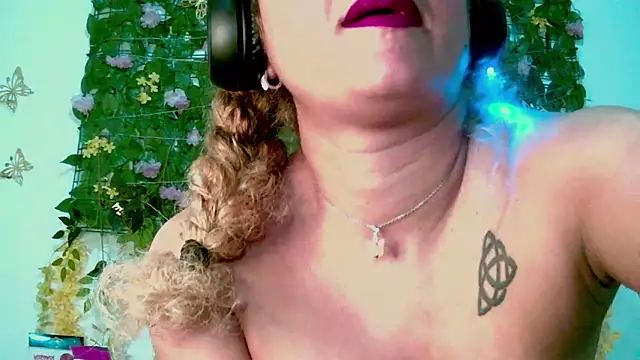 XXX chat uživo modela Crysrus