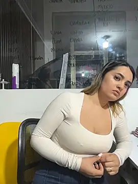 Antonella_Julieta Adlı Modelin Canlı XXX Sohbeti