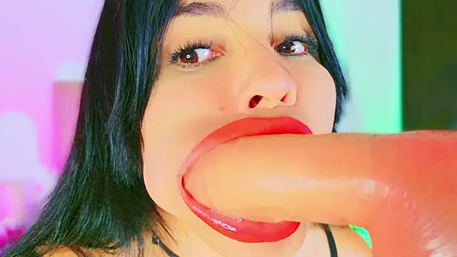 CharlootteEvans live XXX chat