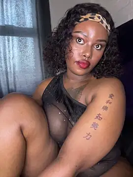 Вебкам-шоу QUEEN_NOBUHLE_FEMDOM_777