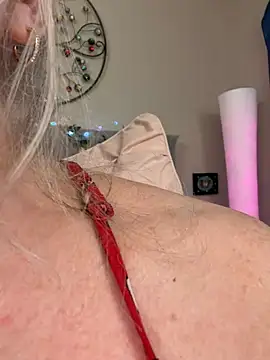 Chat +18 de Kaitlyn_Winters ao vivo