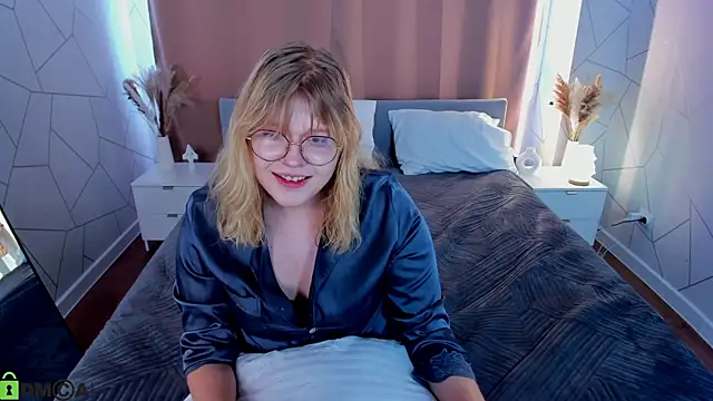 luna_c0ra's Live XXX Chat