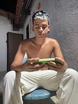 Chatroom XXX en direct de PrincesLeo