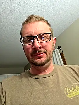 Chatroom XXX en direct de MrMechanic38