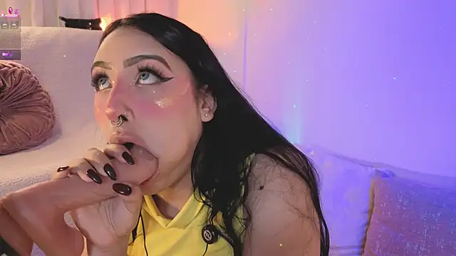 Chat +18 de ashlynnlowe_ ao vivo