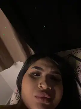 Pokazy przed kamerką – HornyWhitie