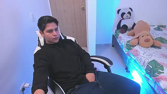 Show modela Asta_YunoXXX na web-kameri