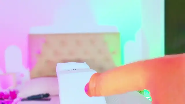 CharlootteEvans live XXX chat