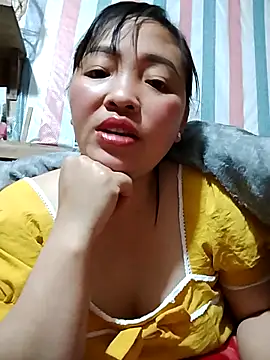 Minkine022: διαδικτυακό σόου στην κάμερα