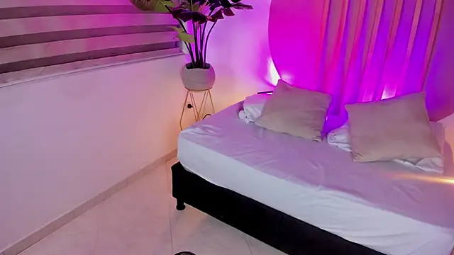 scarlett_rosse_x Adlı Modelin Canlı XXX Sohbeti