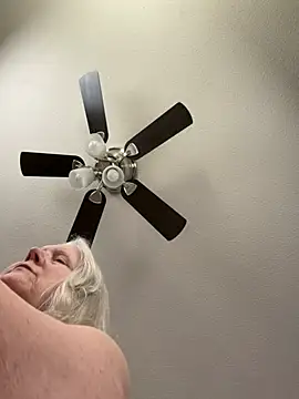 Pertunjukan Kamera Web Kaitlyn_Winters