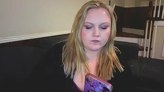 PhatAssBlond's Webcam Show