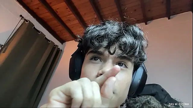 OopsAgain_ webkamerás műsora