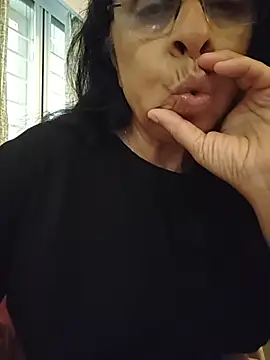 NakedMILFx Chat XXX in diretta