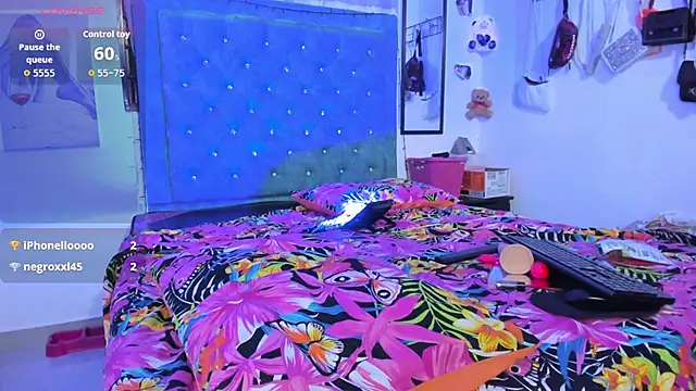 Rihanna_hotx élő XXX-chatje