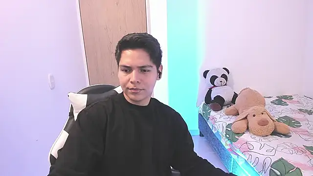 Asta_YunoXXX: διαδικτυακό σόου στην κάμερα