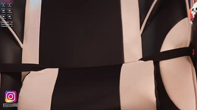 Show modela LuckyAlexx na web-kameri