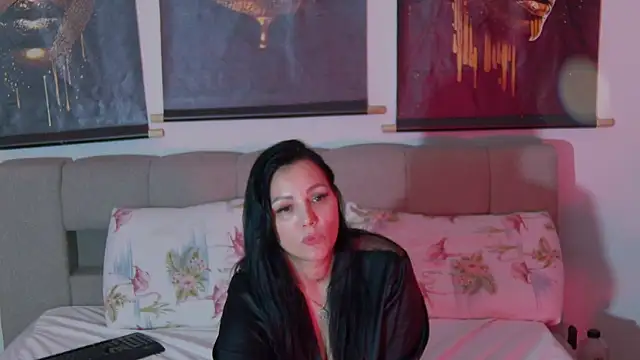 ReiyaRey: онлайн-секс-чат