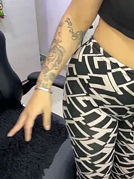 Latin_bigbuttのライブXXXチャット