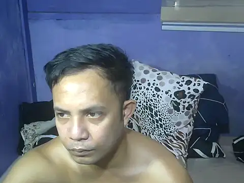 hotcumboi69 Chat XXX live