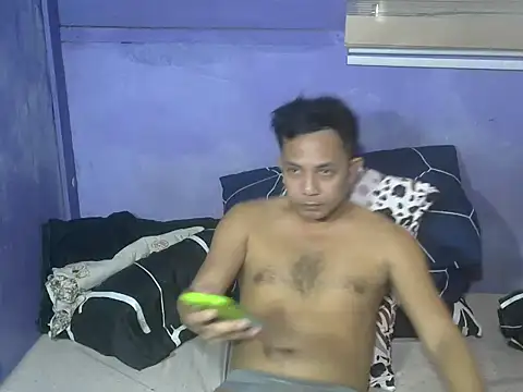 hotcumboi69 网络视讯表演